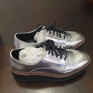 New Never Worn Women's/ Juniors Silver Metallic Lace-Up Platform Shoes